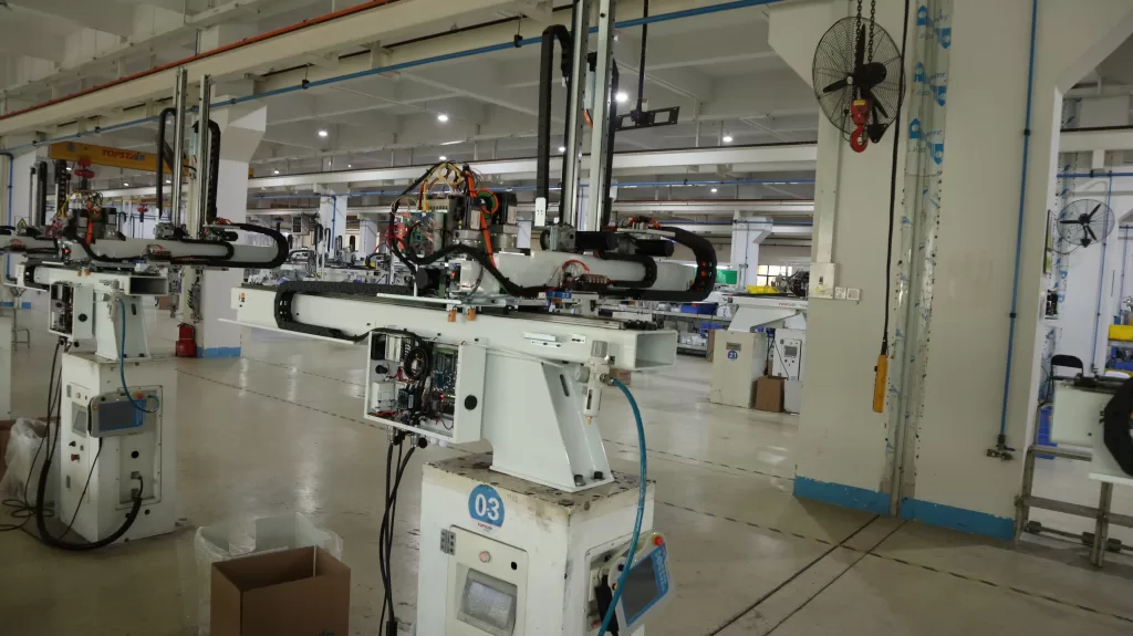 injection molding robot arm 27